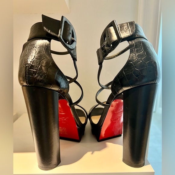 Christian Louboutin, size 9 - Picture 2 of 5